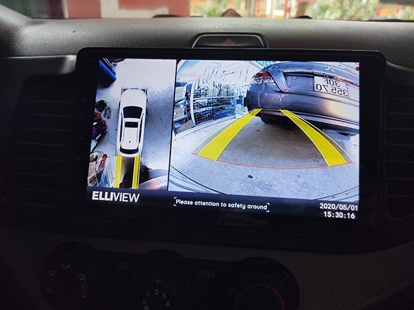 Màn hình ô tô liền camera 360 Elliview.