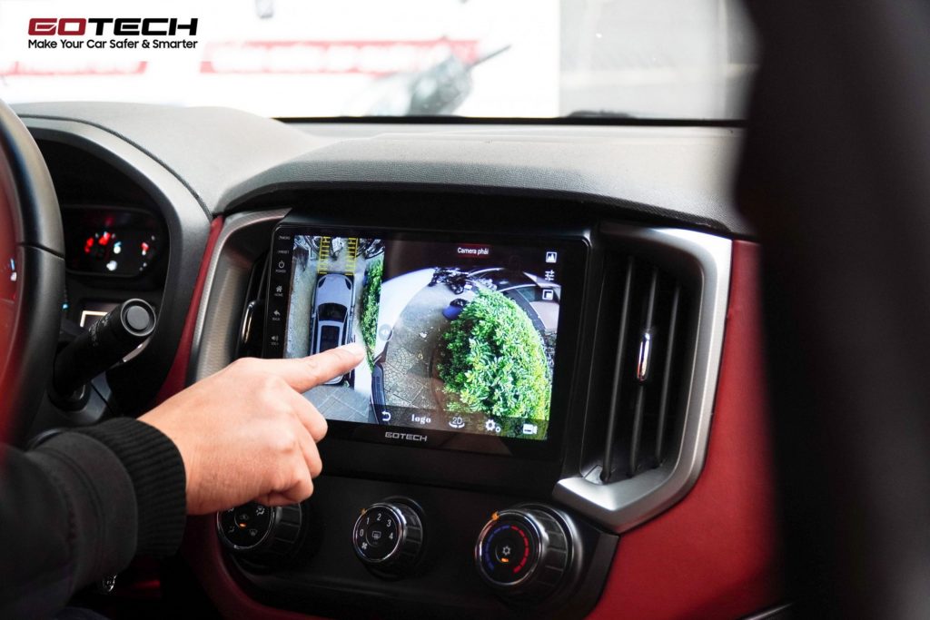 Camera 360 độ cho ô tô mở rộng góc nhìn từ mọi hướng.