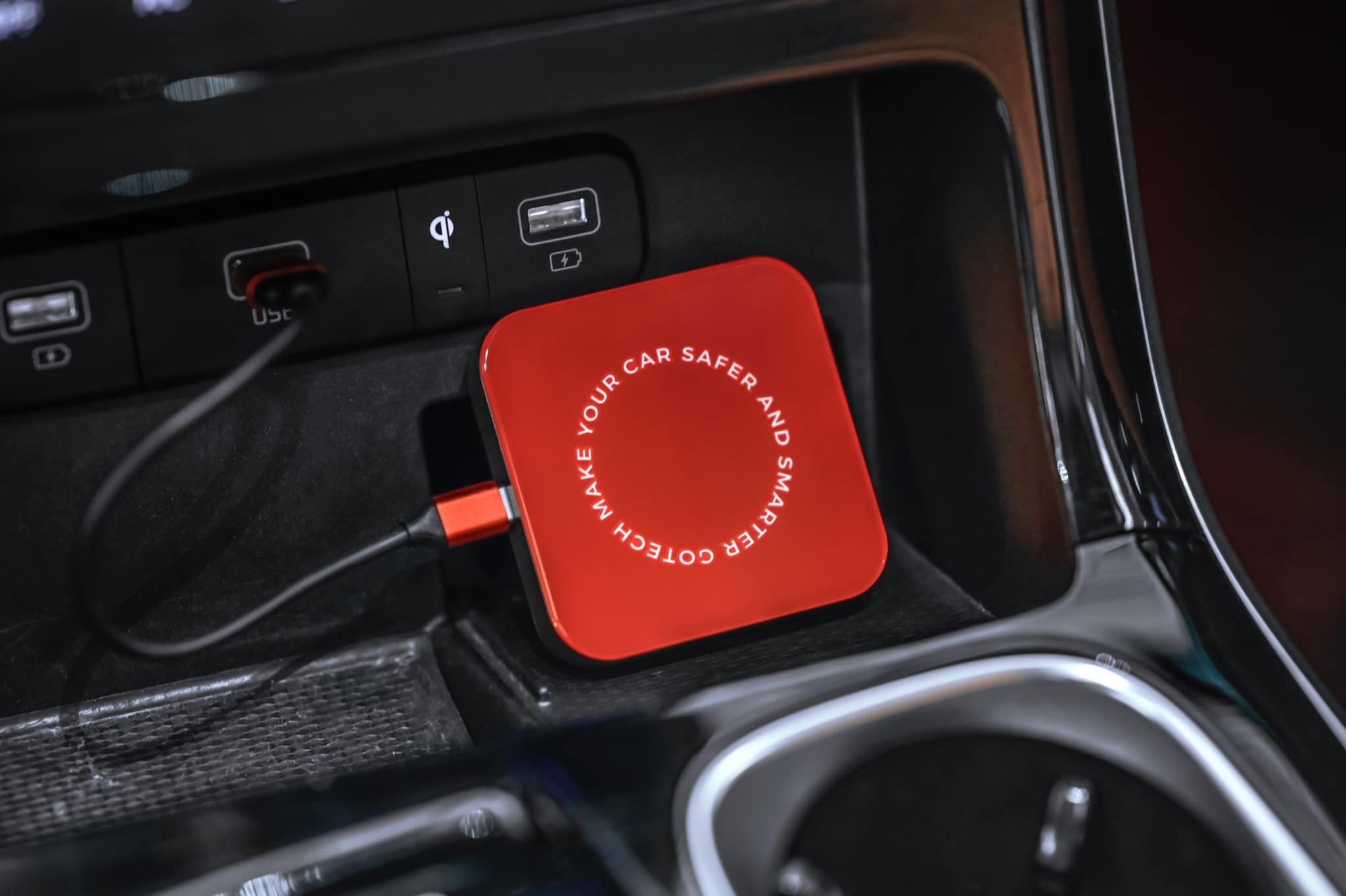 Carplay Box Gotech cho xe Kia Carnival nhỏ gọn, kết nối đơn giản