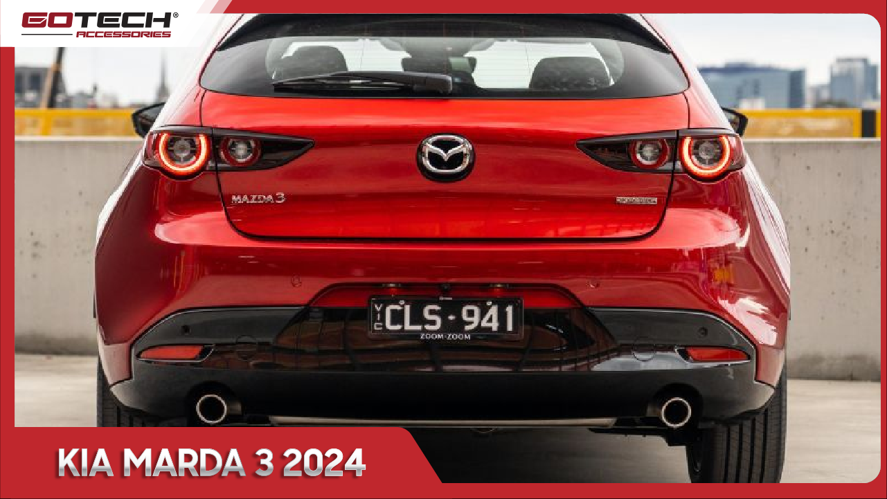 "Đèn hậu và đuôi xe thiết kế thể thao trên Mazda 3 2024 không chỉ là điểm nhấn nghệ thuật, mà còn là biểu tượng của sự mạnh mẽ và phong cách. 
